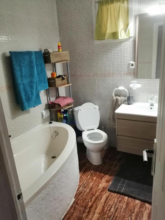Schoene Wohnung Mit Wifi Und Parkplatz Auf Der Strasse Oliva Bagian luar foto